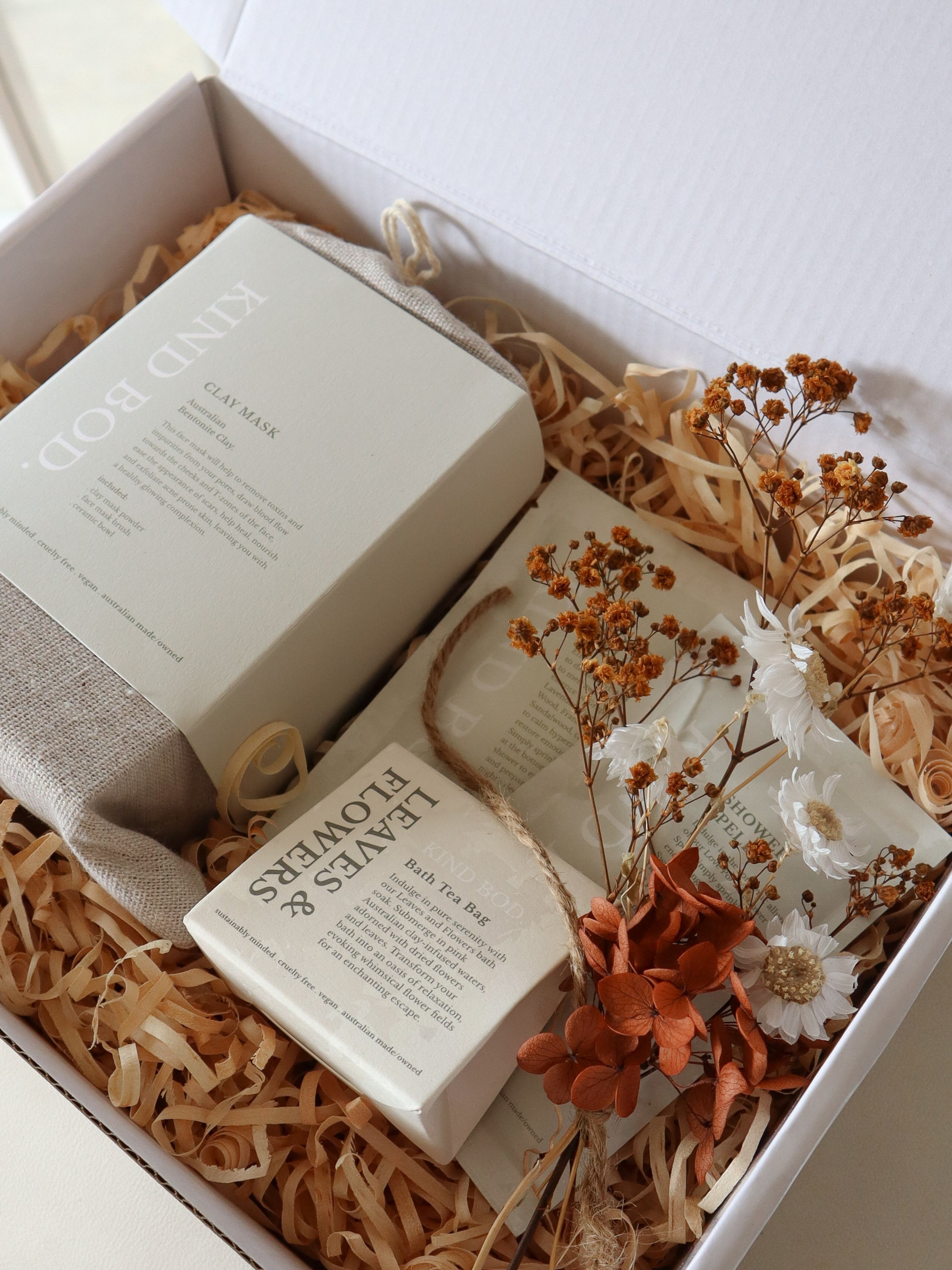 Blume Hütte gift box with flowers and boutique home gifts, beautifully packaged for delivery in Hahndorf and the Adelaide Hills
